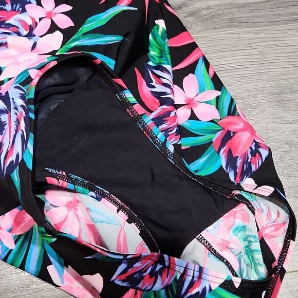 Bright Floral Croft & Barrow One Piece Swimsuit - Picture 4 of 8